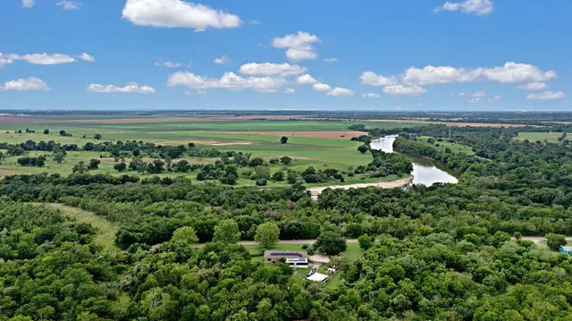 $320,000 | 815 Blue Bluff Road, Riesel, TX 76682