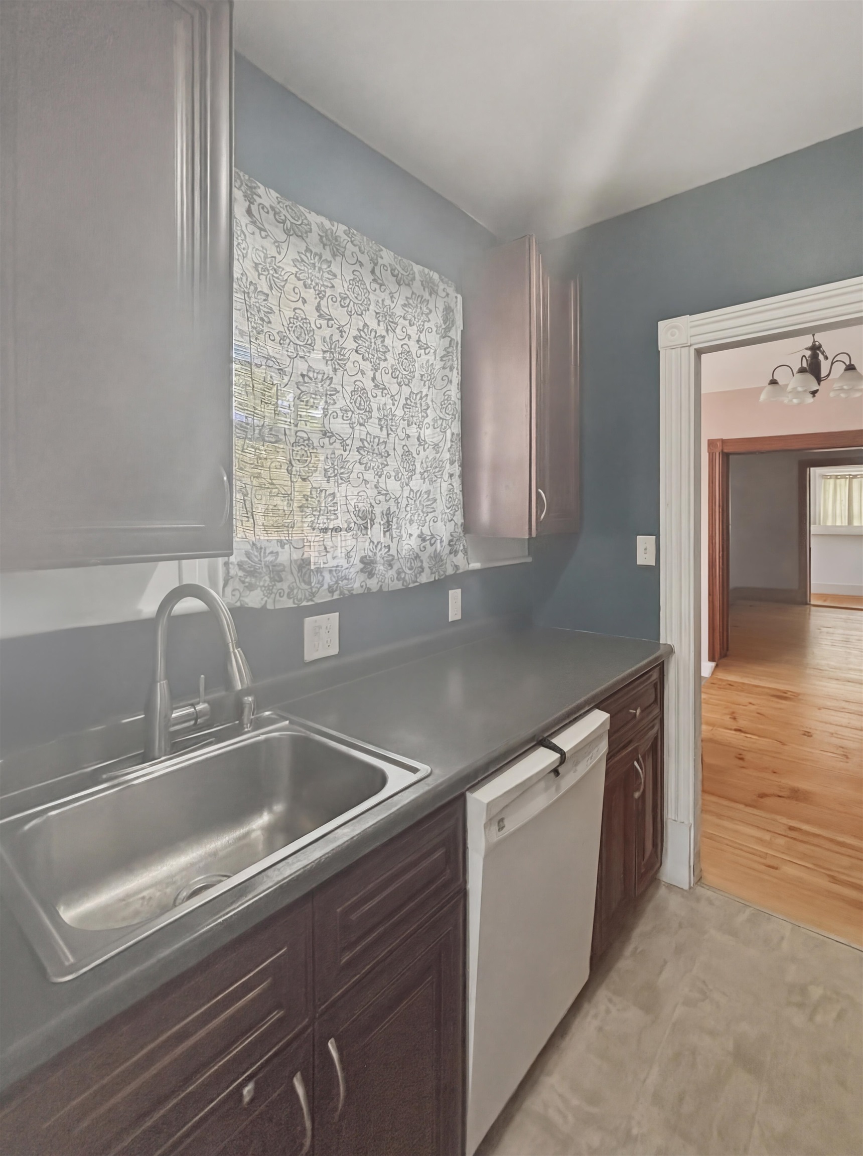 646 Maple Street Manchester, NH 03104 - Photo 3 of 26