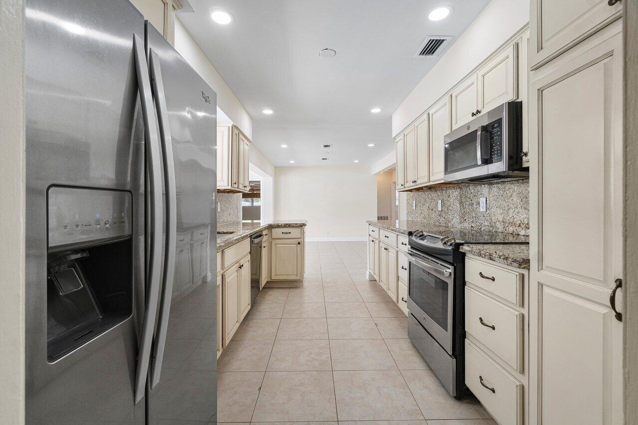 401 Northeast 24th Street Boca Raton, FL 33431 - Photo 13 of 42 401 NE 24th Street, Boca Raton (13)