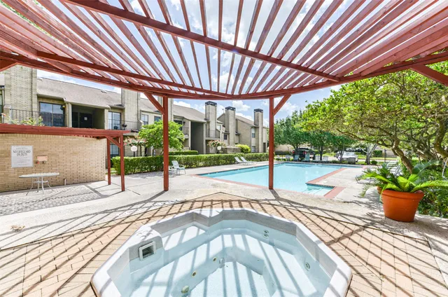 a view of a tennis court