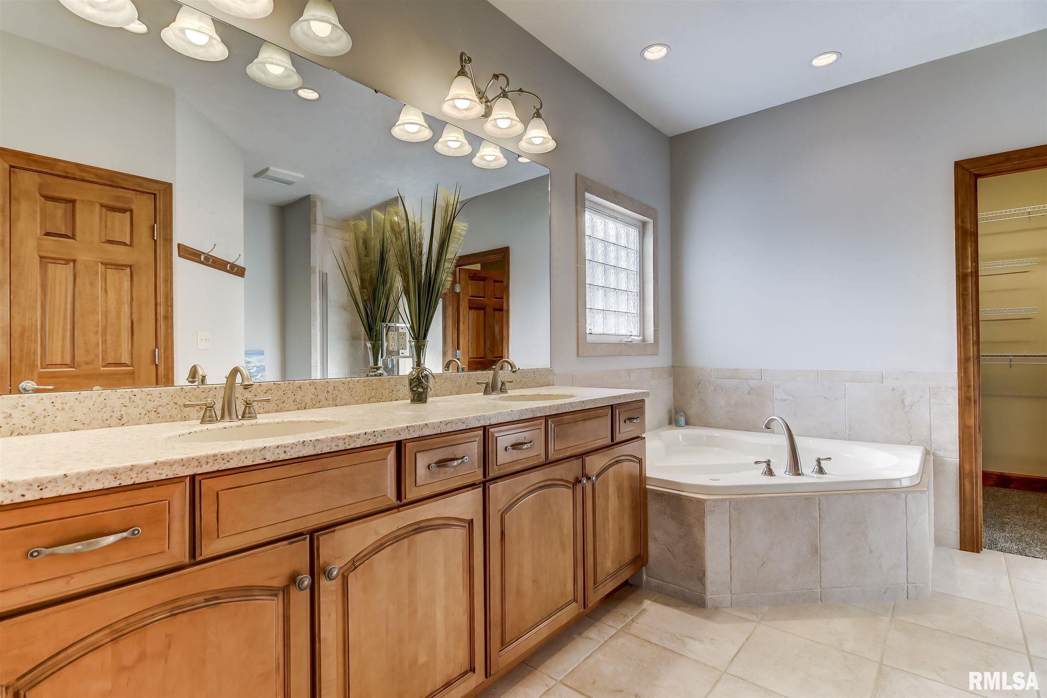 104 Ramblewood Road Chatham, IL 62629 - Photo 13 of 26 Gallery Image 13