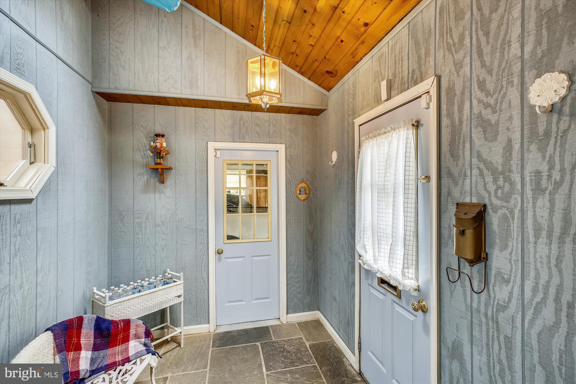 8315 Aqueduct Road Potomac, MD 20854 - Photo 14 of 34 Mud room from office