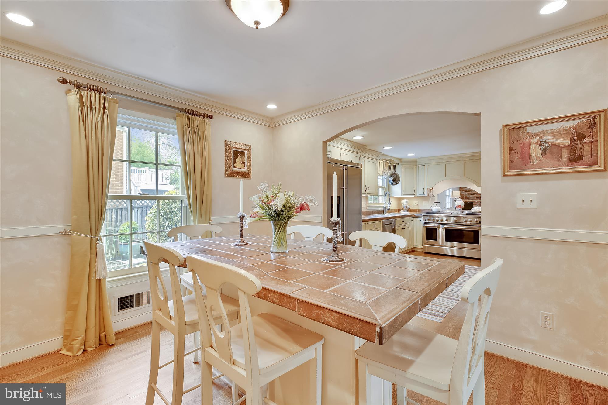8315 Aqueduct Road Potomac, MD 20854 - Photo 7 of 34 Breakfast room, arch to kitchen
