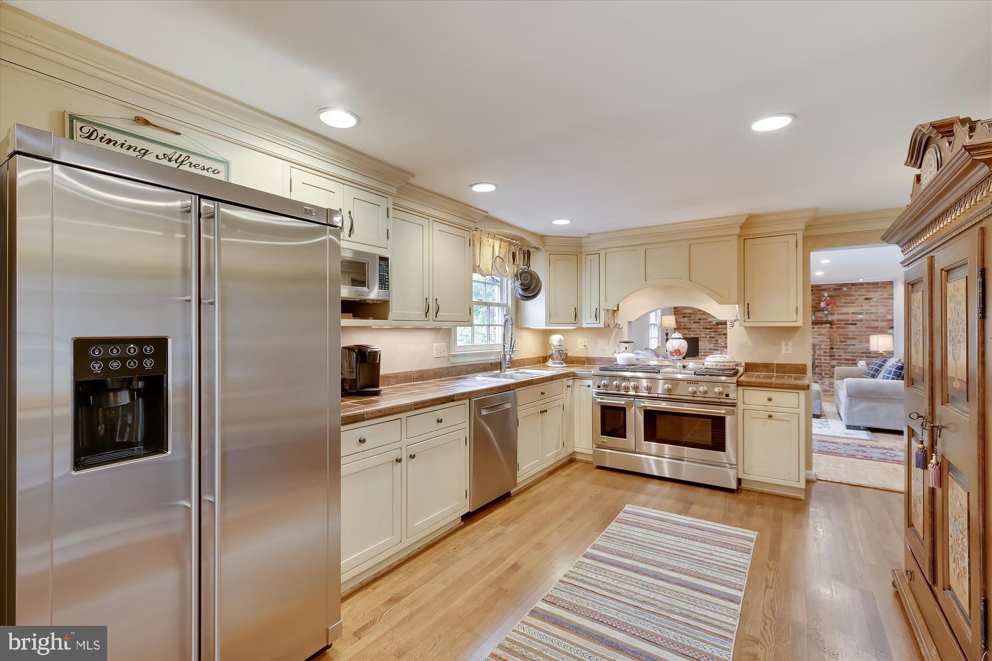8315 Aqueduct Road Potomac, MD 20854 - Photo 9 of 34 Kitchen