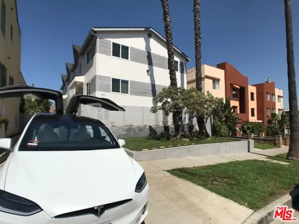 $2,200 | 601 North Normandie Avenue, Unit 2, Los Angeles, CA 90004