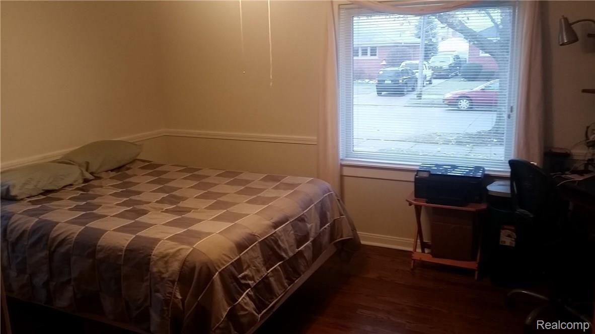 9290 Ruth Avenue Allen Park, MI 48101 - Photo 12 of 34 6. Bedroom