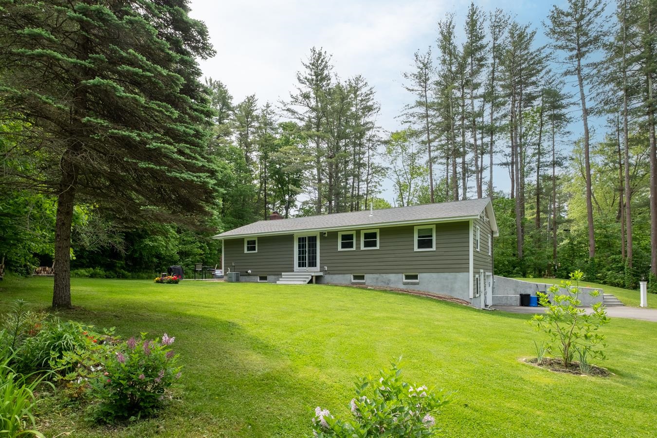 233 South Road Kensington, NH 03833 - Photo 5 of 35