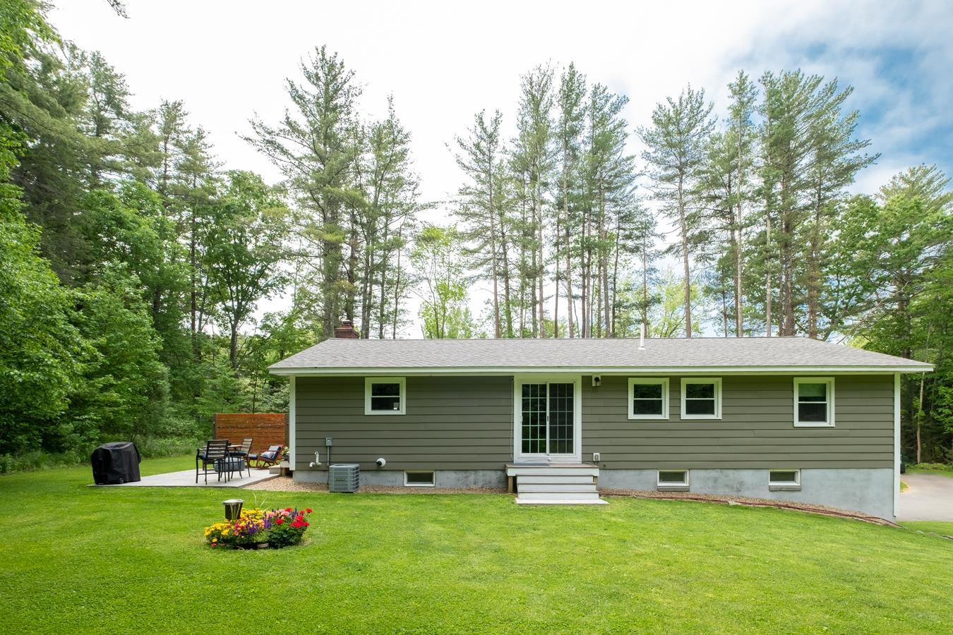 233 South Road Kensington, NH 03833 - Photo 6 of 35