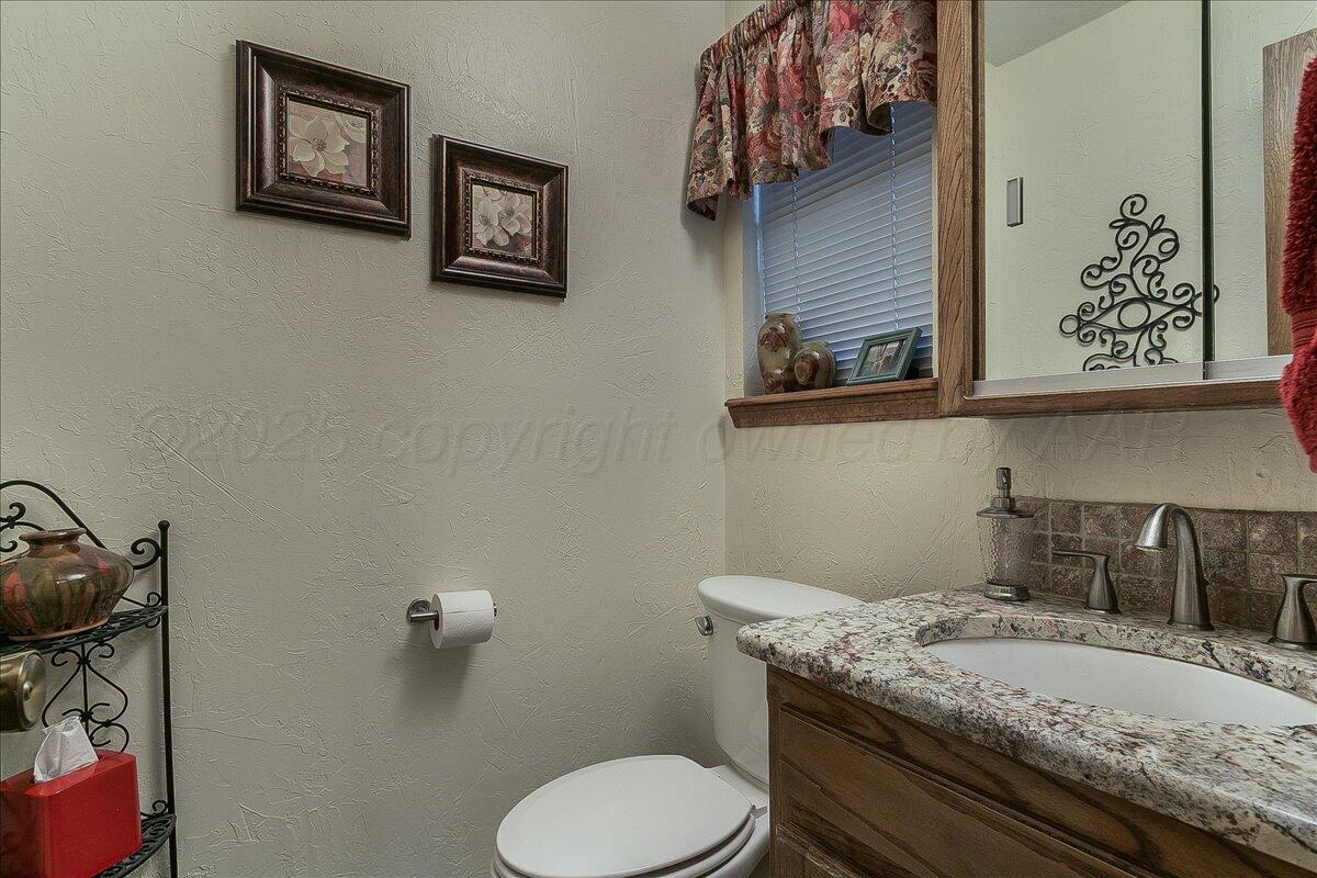 109 Caprock Lane Amarillo, TX 79118 - Photo 12 of 32 22-Powder Room