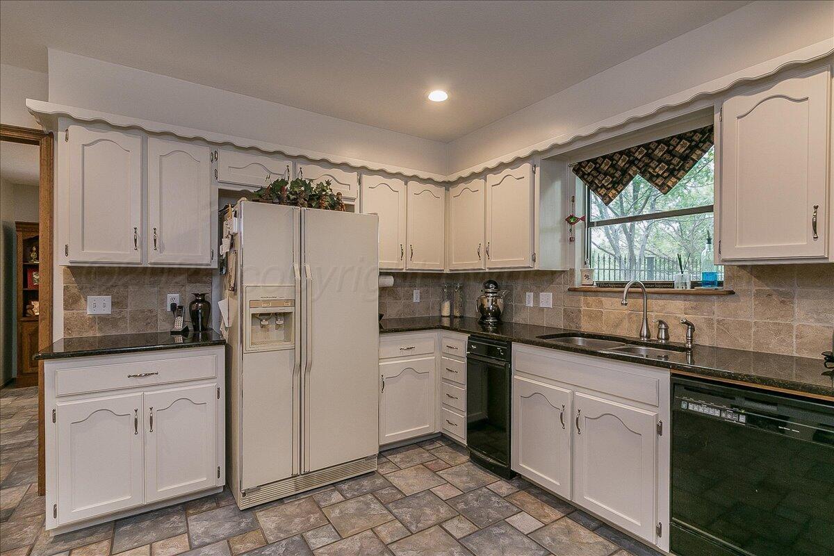 109 Caprock Lane Amarillo, TX 79118 - Photo 16 of 32 11-Kitchen 2