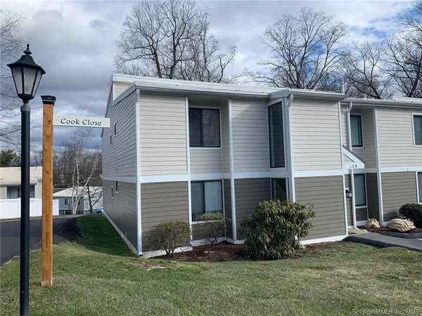 $2,400 | 2 Cook Close, Unit 2, Ridgefield, CT 06877