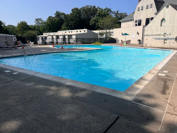 $2,400 | 2 Cook Close, Unit 2, Ridgefield, CT 06877