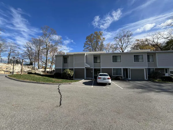 $2,400 | 2 Cook Close, Unit 2, Ridgefield, CT 06877