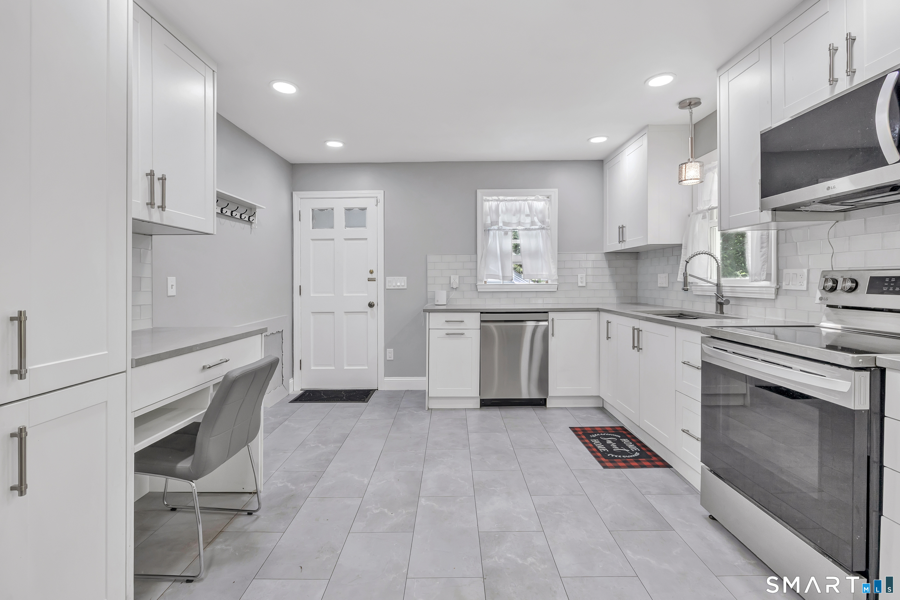 119 Staples Road Easton, CT 06612 - Photo 4 of 37