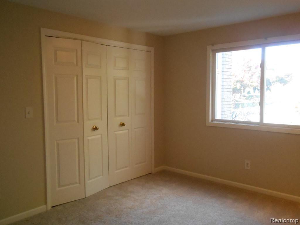 6369 Cherry Tree Court Rochester, MI 48306 - Photo 16 of 25 DSCN1099 (Medium).jpg