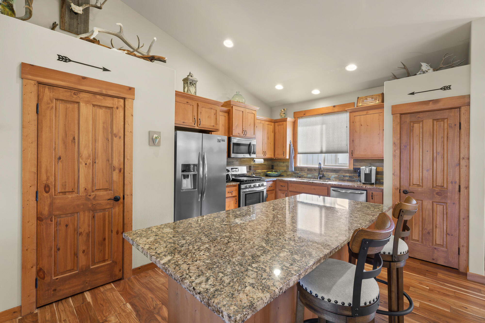 220 Northwest 28th Street Redmond, OR 97756 - Photo 7 of 30