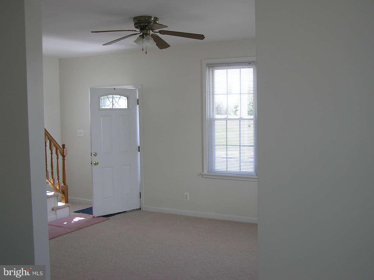 3802 Ridgecroft Road Baltimore, MD 21206 - Photo 6 of 24 Living Room
