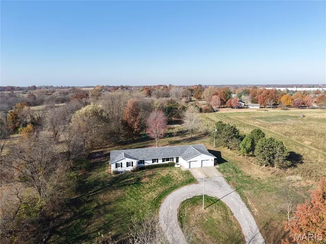 $380,000 | 12455 New London Gravel Road, New London, MO 63459