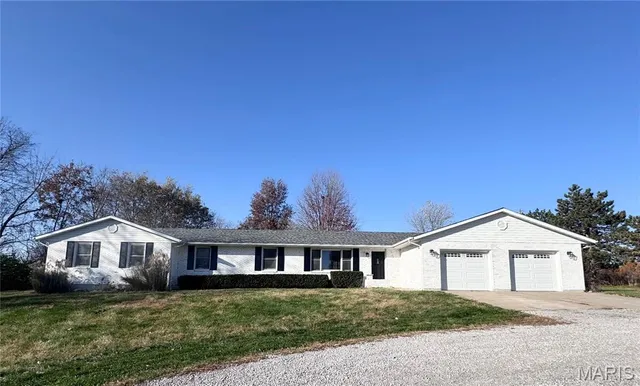 $380,000 | 12455 New London Gravel Road, New London, MO 63459