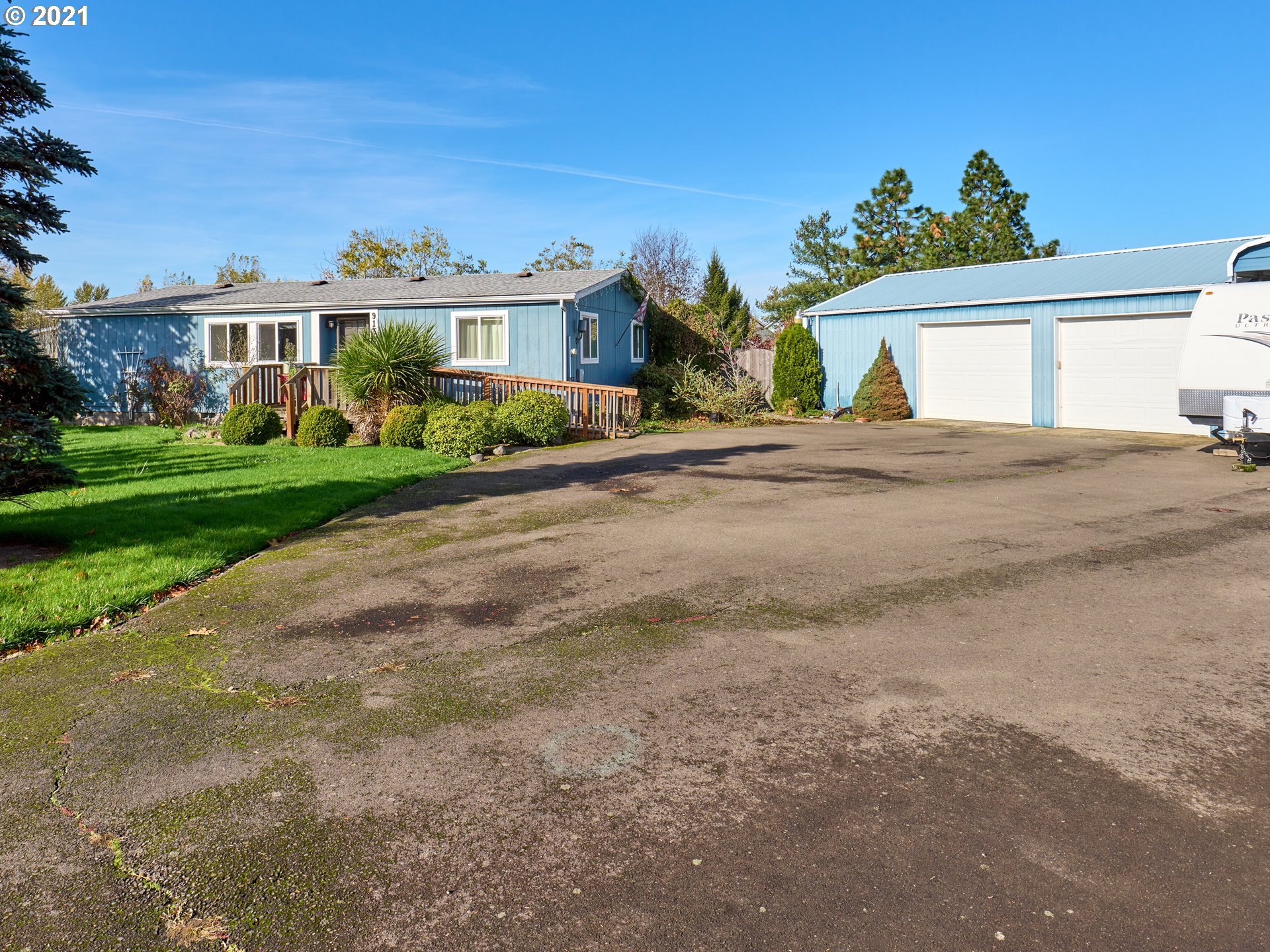 913 Toliver Road, Unit B Molalla, OR 97038 - Photo 1 of 26 a front view of a house with a yard and a garage