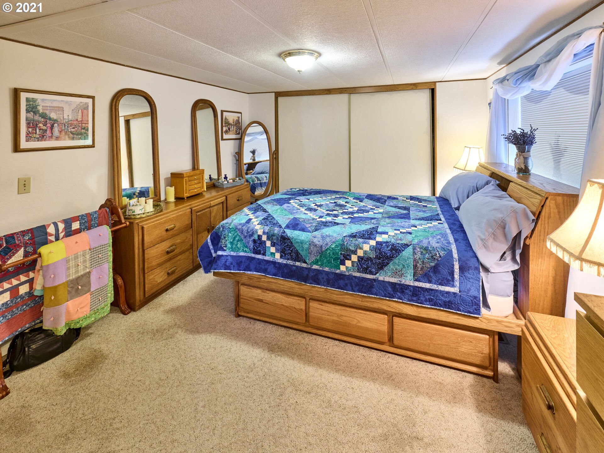 913 Toliver Road, Unit B Molalla, OR 97038 - Photo 12 of 26 a bedroom with bed and window