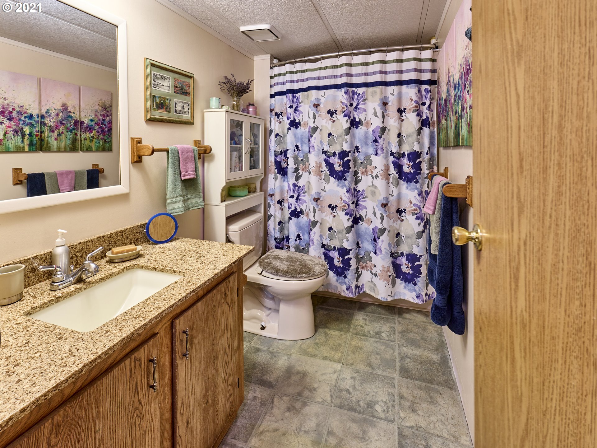 913 Toliver Road, Unit B Molalla, OR 97038 - Photo 17 of 26 a bathroom with a granite countertop sink and a mirror