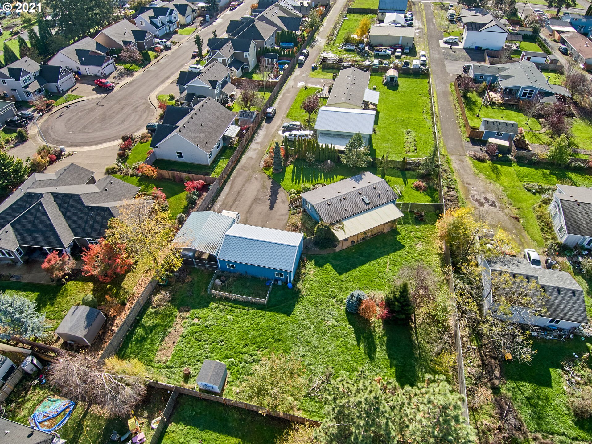 913 Toliver Road, Unit B Molalla, OR 97038 - Photo 25 of 26 an aerial view of multiple houses with yard
