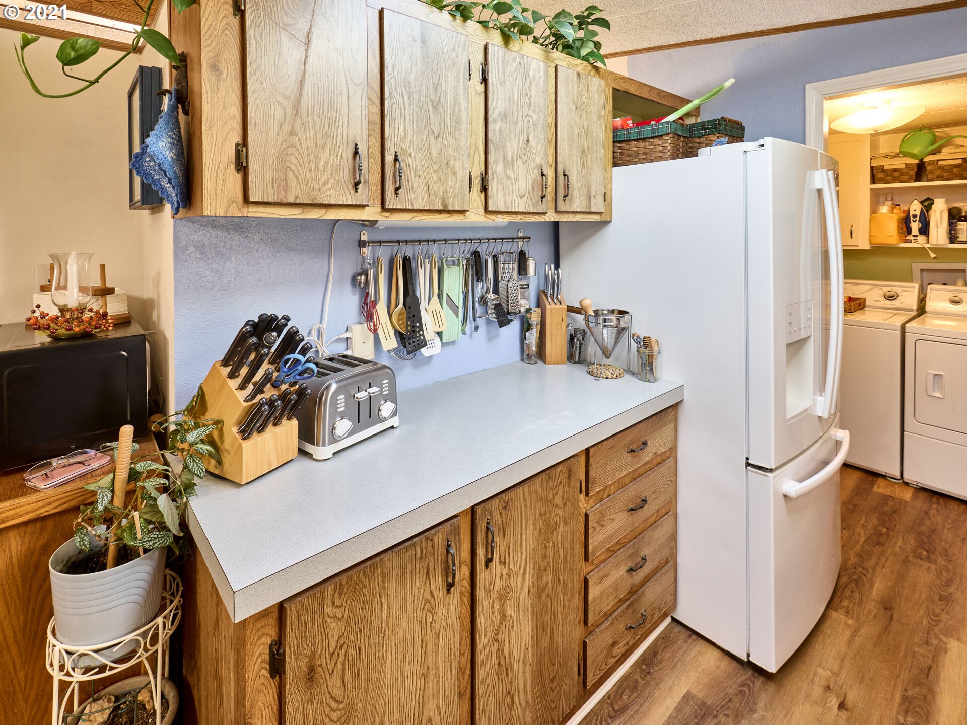 913 Toliver Road, Unit B Molalla, OR 97038 - Photo 8 of 26 a kitchen with stainless steel appliances a stove a refrigerator and a dining table