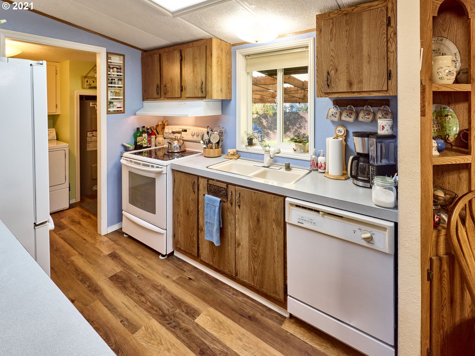 913 Toliver Road, Unit B Molalla, OR 97038 - Photo 10 of 26 a kitchen with stainless steel appliances granite countertop a stove a sink and a refrigerator