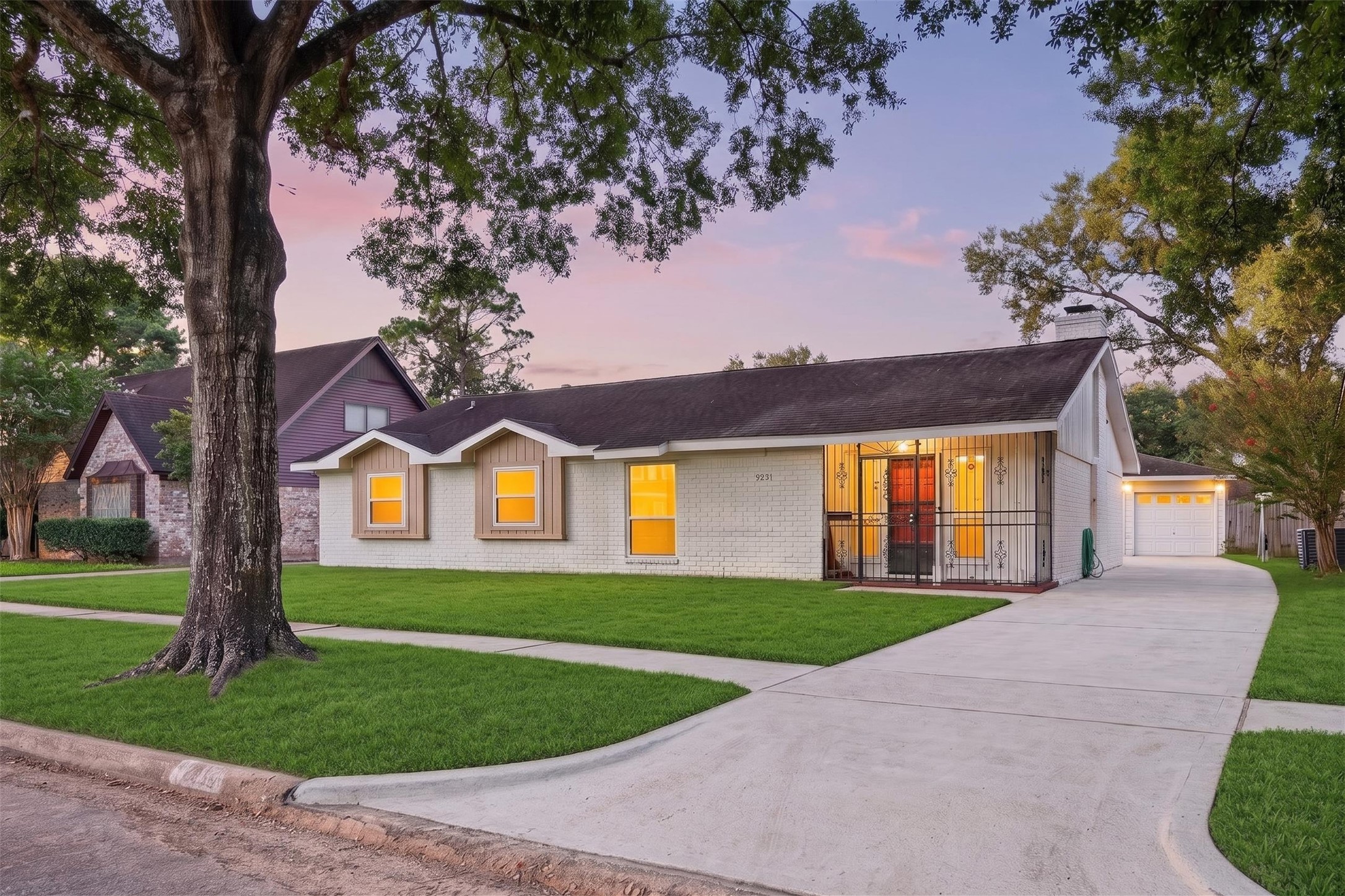 9231 Sandstone Road Houston, TX 77036 - Photo 4 of 44 Gallery Image 4