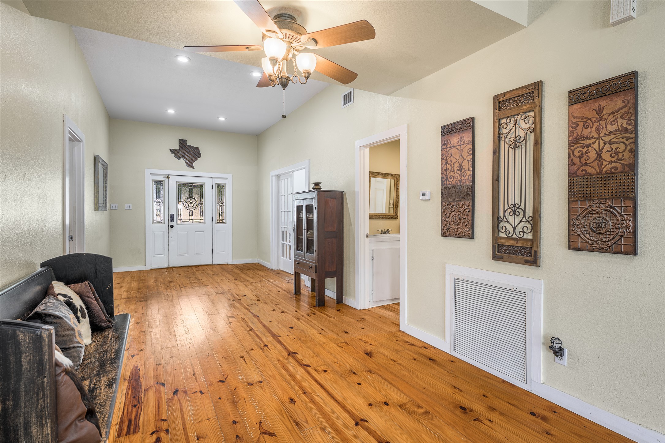 4310 Leslie Road Fayetteville, TX 78940 - Photo 11 of 22 a view of a livingroom with wooden floor