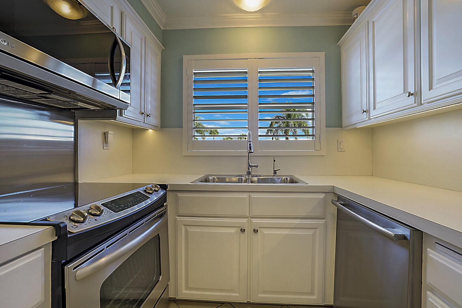 700 Harbour Drive, Unit 2310 Boca Raton, FL 33431 - Photo 5 of 40 a kitchen with appliances cabinets and a sink
