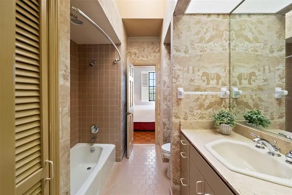 $1,600,000 | 5010 Bayshore Boulevard, Unit 4, Tampa, FL 33611