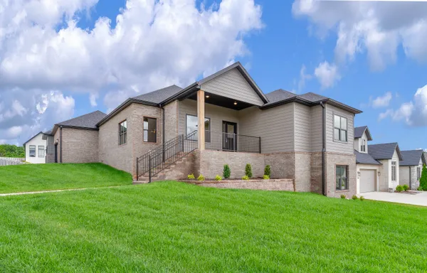 $649,900 | 702 South Thornridge Drive, Springfield, MO 65809