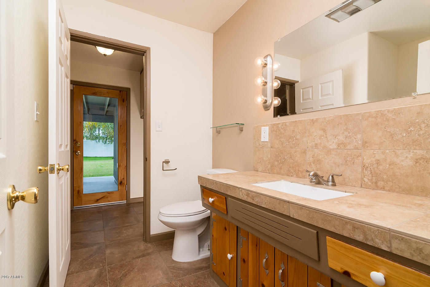 5423 East Osborn Road Phoenix, AZ 85018 - Photo 15 of 51 Hall bath
