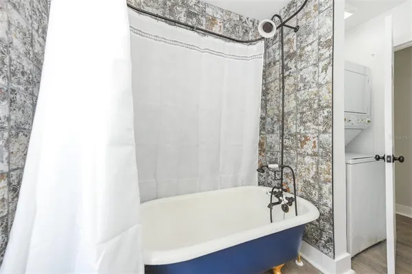 $2,100 | 1230 35th Street, Sarasota, FL 34234