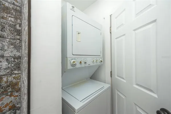 $2,100 | 1230 35th Street, Sarasota, FL 34234