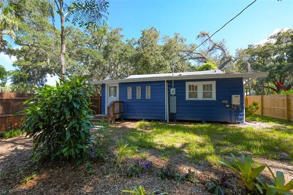 $2,100 | 1230 35th Street, Sarasota, FL 34234