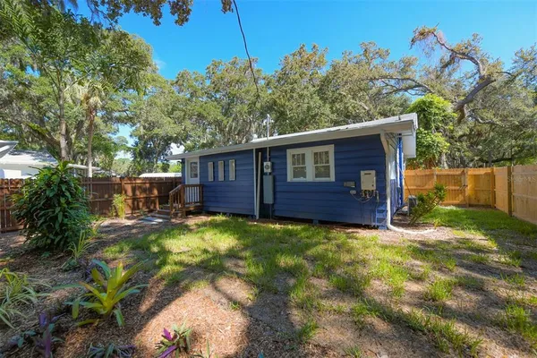 $2,100 | 1230 35th Street, Sarasota, FL 34234