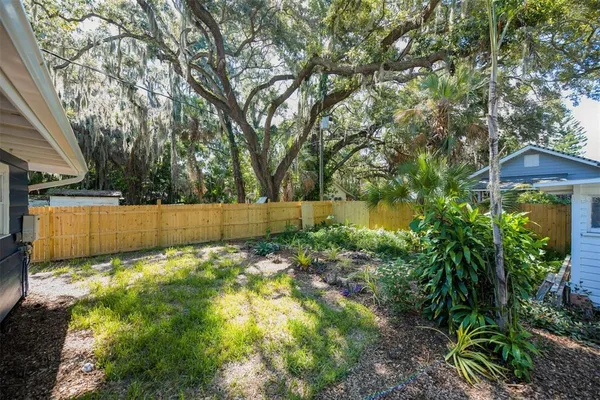 $2,100 | 1230 35th Street, Sarasota, FL 34234