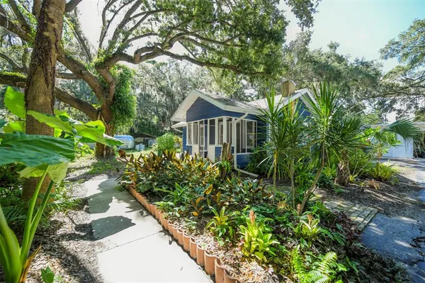 $2,100 | 1230 35th Street, Sarasota, FL 34234