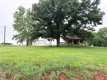 $725,000 | 33253 Cedar Niles Road, Osawatomie, KS 66064