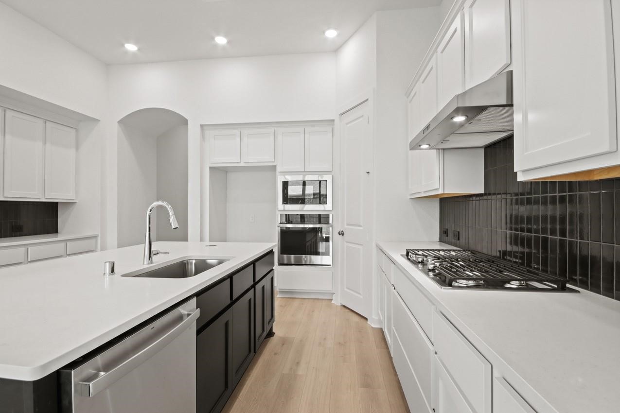 17847 Rojo Rocks Road Conroe, TX 77302 - Photo 5 of 24 Kitchen