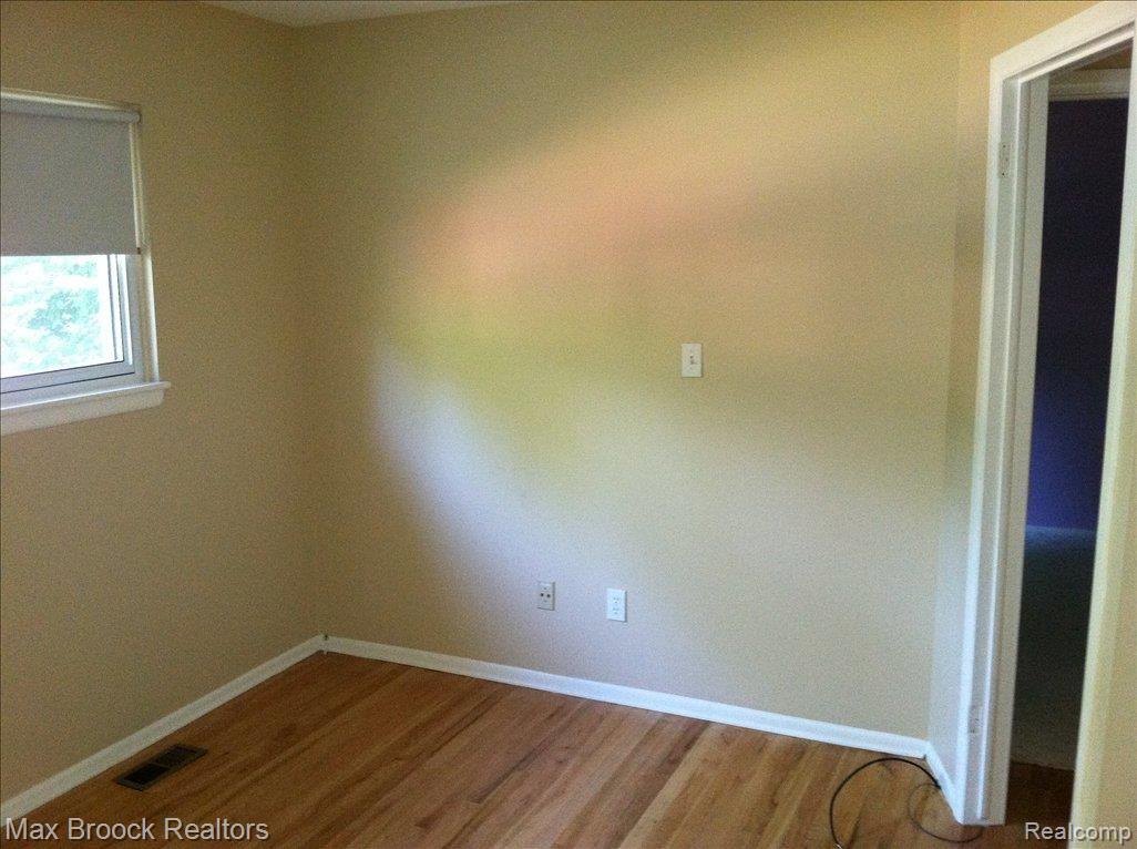 524 Rewold Drive Rochester, MI 48307 - Photo 10 of 14 12 Bedroom