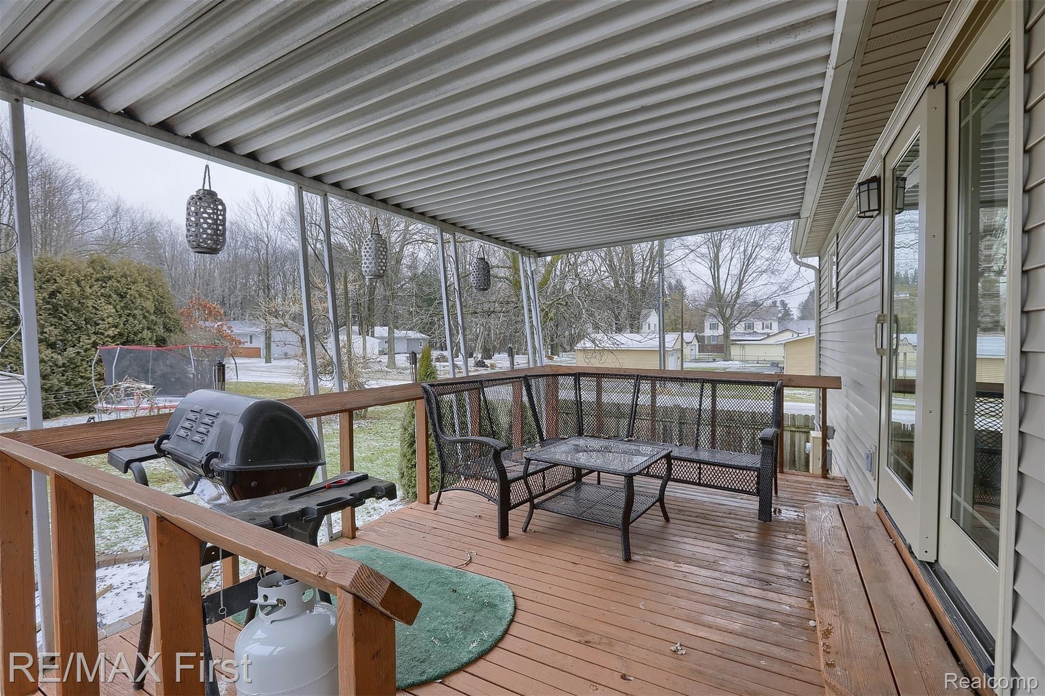 2896 Beach Road Port Huron, MI 48060 - Photo 27 of 31 27-Deck.jpg