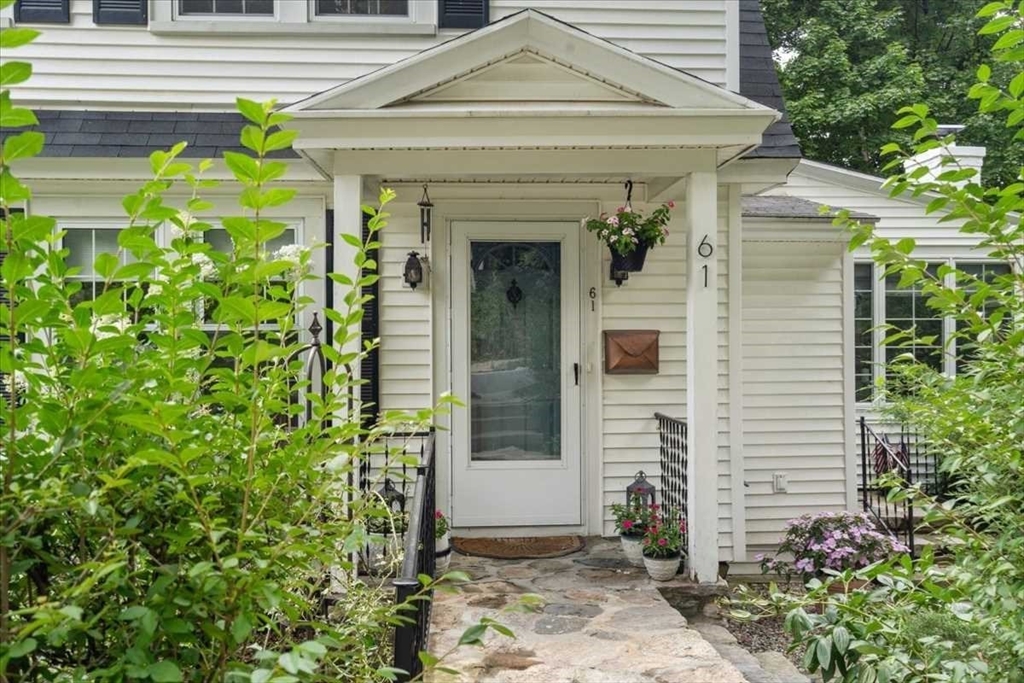 61 Havelock Road Worcester, MA 01602 - Photo 32 of 37 a front view of a house with a garden