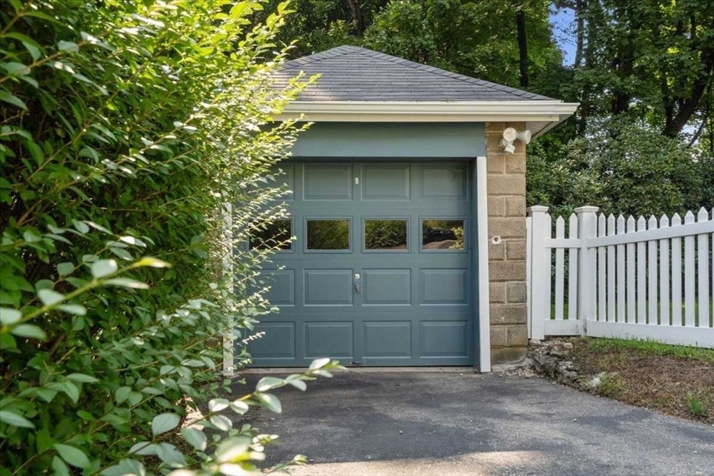 61 Havelock Road Worcester, MA 01602 - Photo 34 of 37 a front view of a house