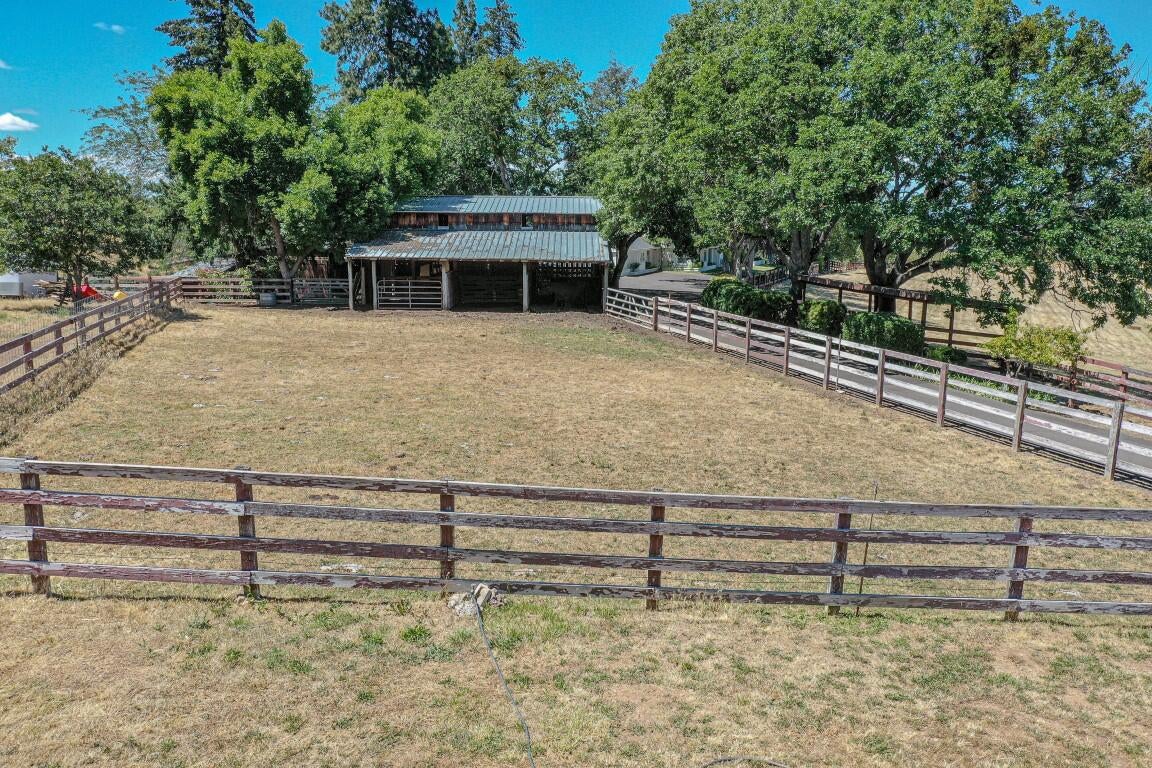 2692 Pioneer Road Medford, OR 97501 - Photo 5 of 66 Barn area