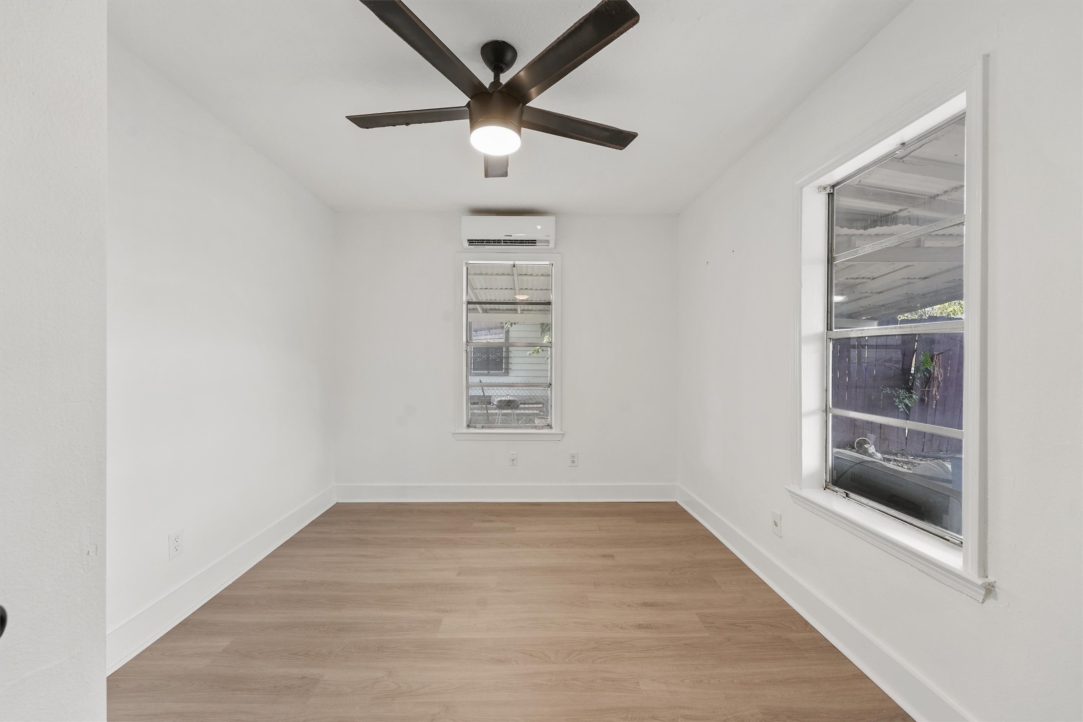 4029 Lucille Street Houston, TX 77026 - Photo 17 of 28 an empty room with a empty space and windows