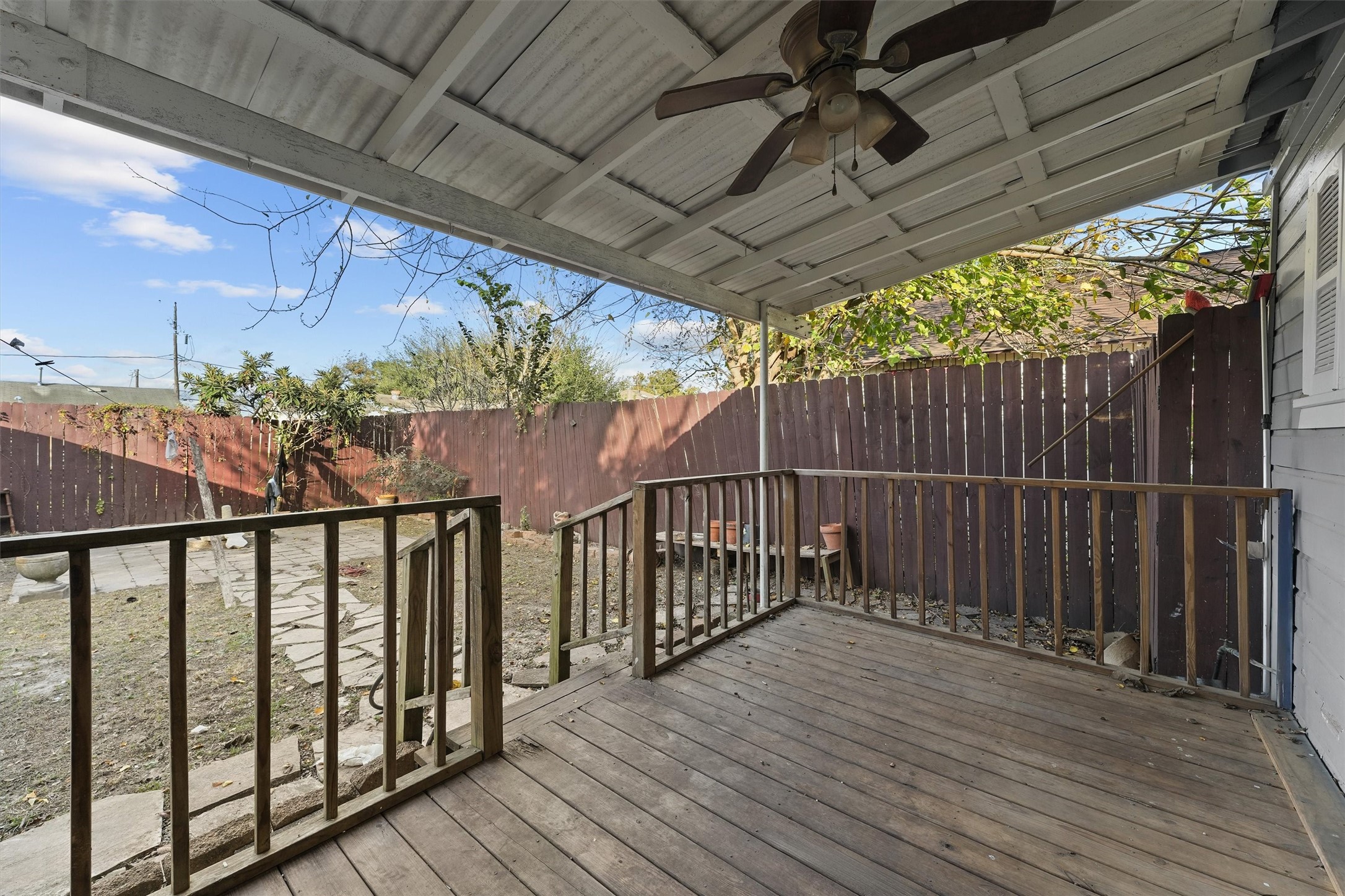 4029 Lucille Street Houston, TX 77026 - Photo 21 of 28 a view of a balcony